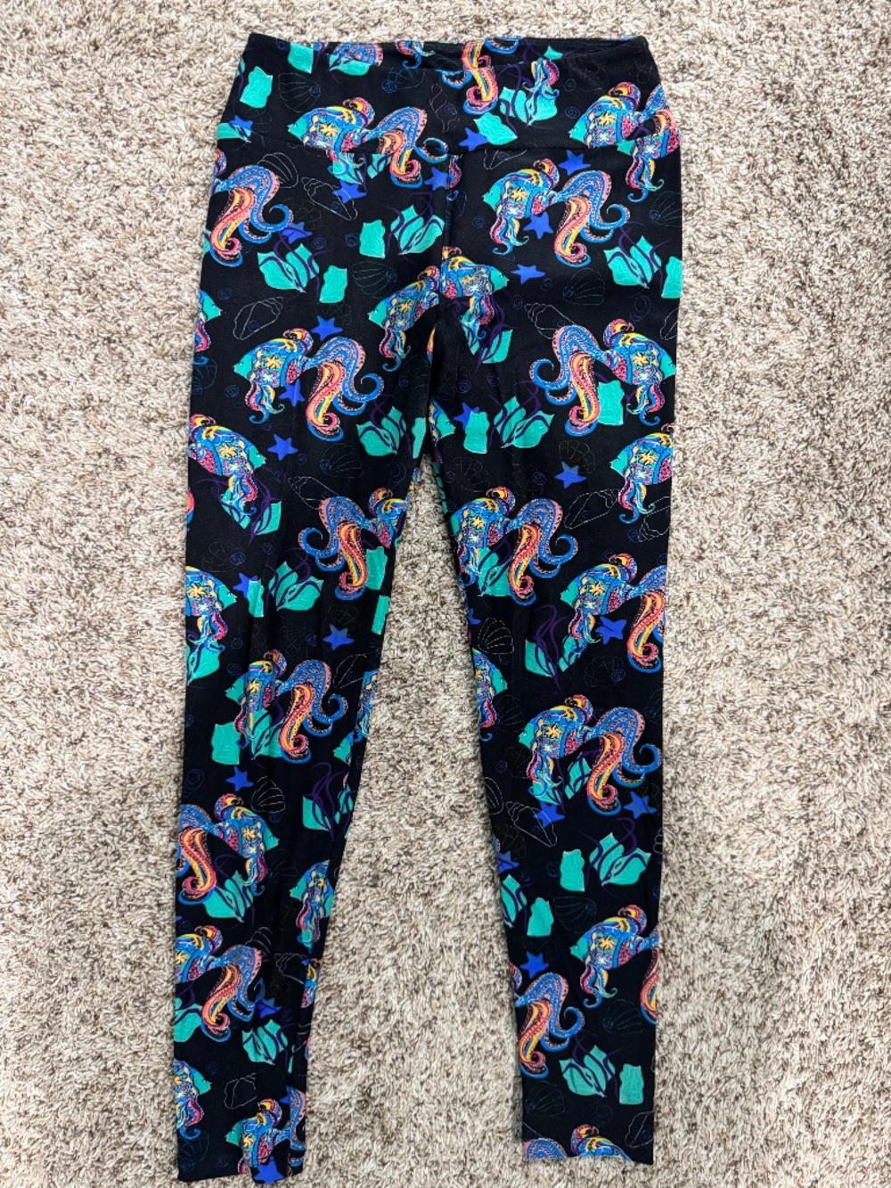 LuLaRoe colorful betafish leggings with black background OS fits 2-10